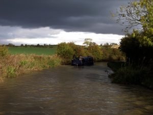 About to rain on the Oxford Canal