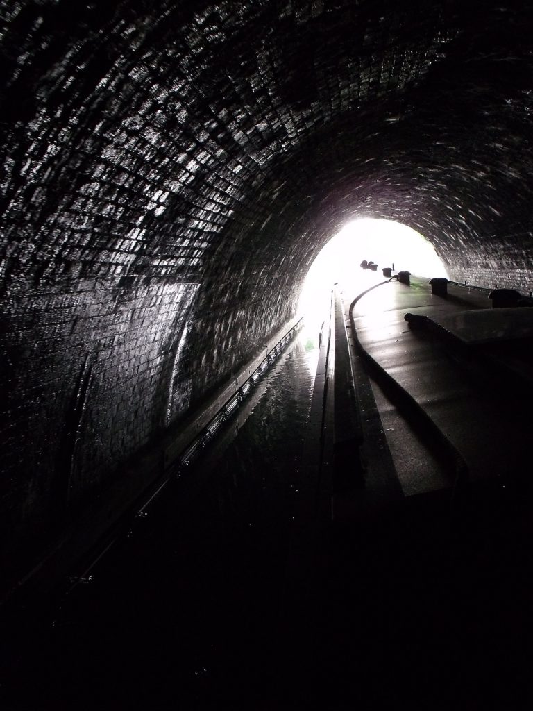 Islington Tunnel by narrowboat