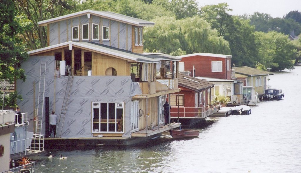 Houseboat on Tagg's Island